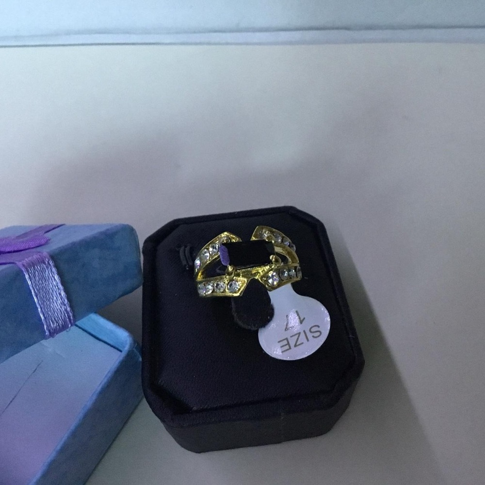 Elegant Gold and Black Women's Ring